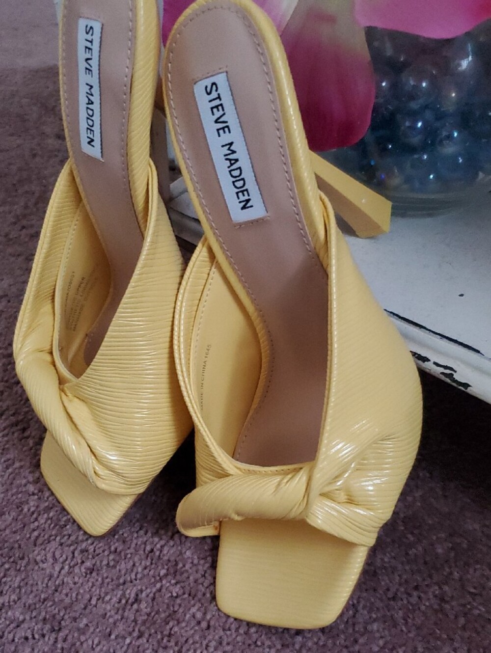 Steve Madden Yellow Knotted Square-Toe Slide Mules - Picture 3 of 6